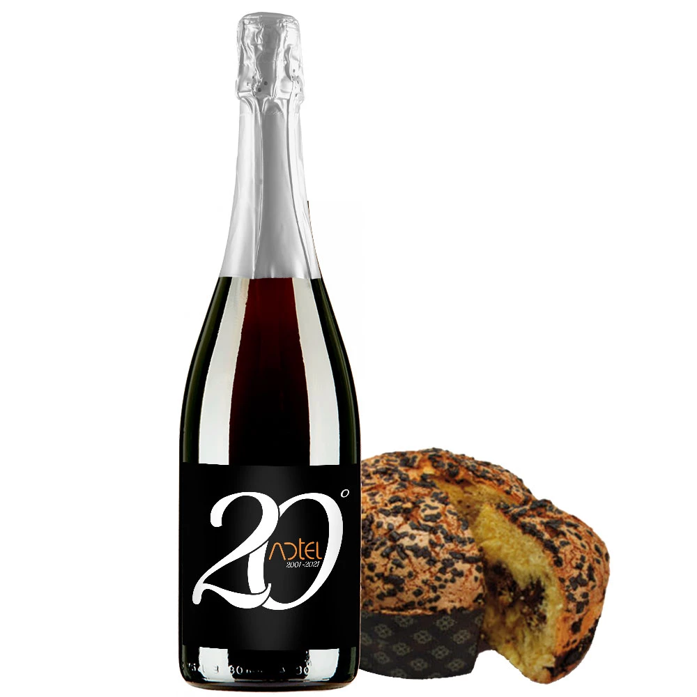 Bottiglia di prosecco con etichetta personalizzata e panettone